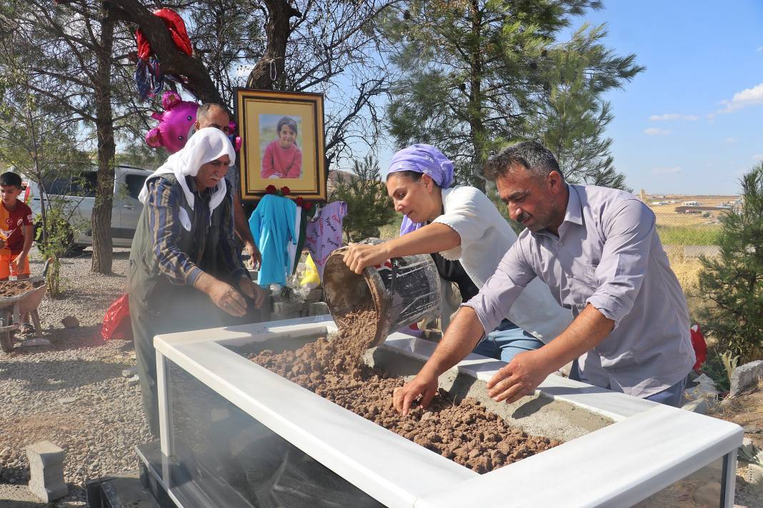 Narin'in mezarı yaptırıldı. Başucuna Türk bayrağı da dikilecek 9